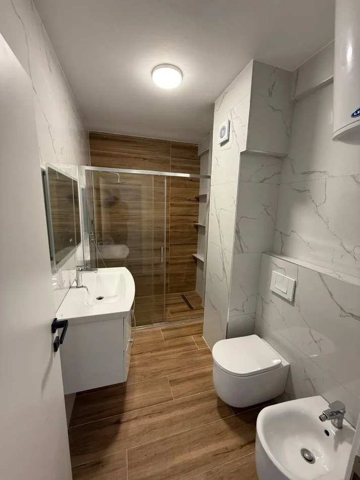 Tirane, shitet apartament 2+1+Ballkon Kati 7, 85 m² 133.000 € (Astir)