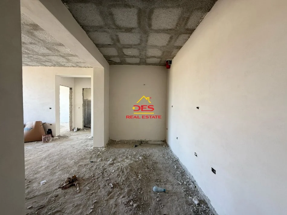 Vlore, shitet apartament 2+1+Ballkon Kati 4, 108 m² (Rruga Sazani)