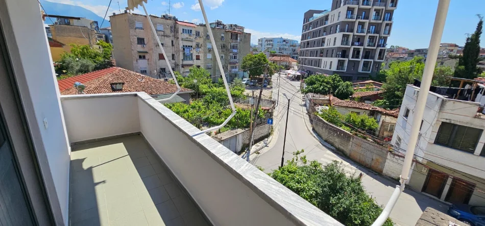 Tirane, jepet me qera apartament 1+1 Kati 4, 60 m² 500 € (Shkolla Mihal Grameno ne Ali Dem)