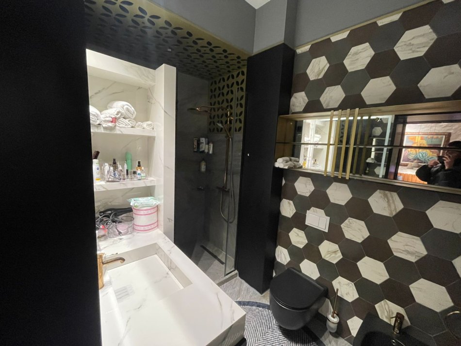 Tirane, jepet me qera apartament+verande | Penthouse Kati 4, 2.000 € (Rruga Peti)