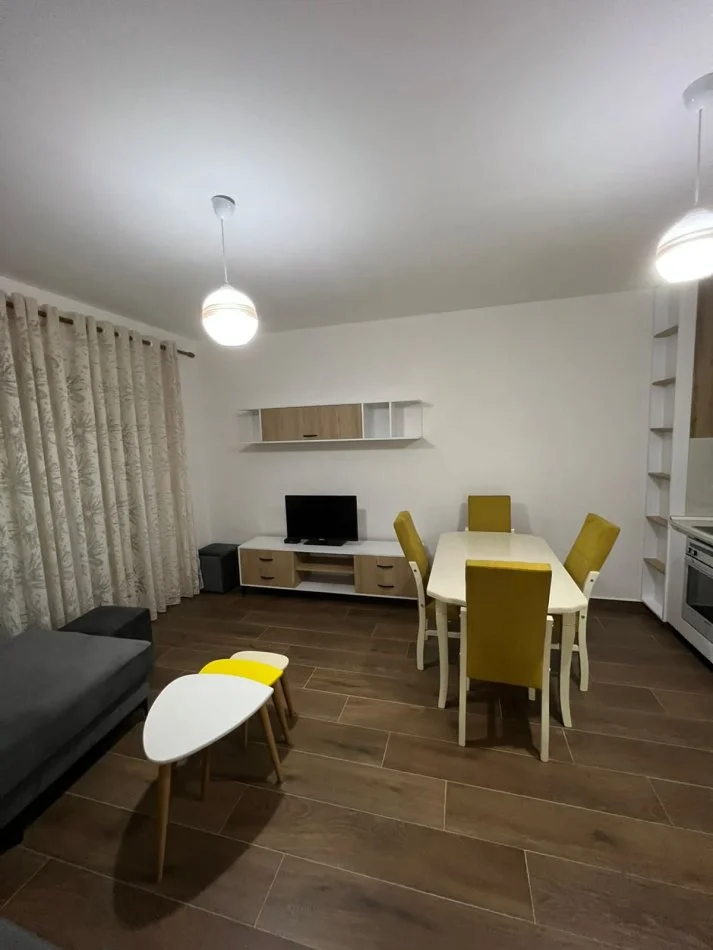 Tirane, jepet me qera apartament 1+1+Aneks+Ballkon Kati 5, 65 m² 550 € (Astir)
