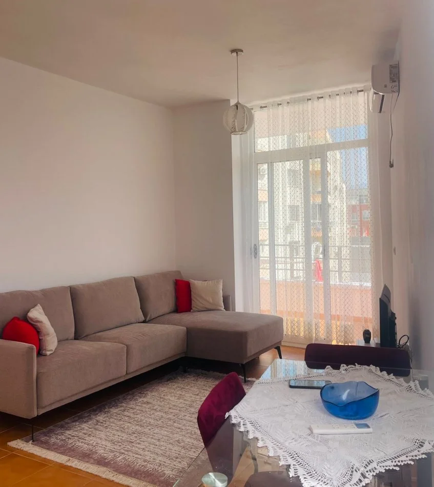 Tirane, jepet me qera apartament 1+1+Aneks+Ballkon Kati 8, 65 m² 450 € (Bulevardi Kashar)