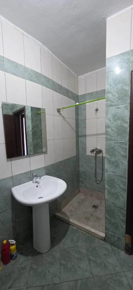 Tirane, jepet me qera apartament 1+1+Ballkon Kati 7, 63 m² 400 € (Fabrika e miellit)