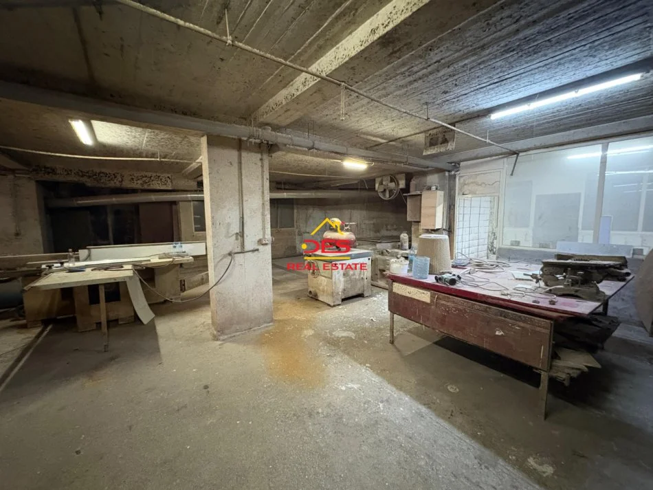 Vlore, shitet garazh | post parkimi Kati -1, 300 m² 103.000 € (Rruga Zaho Koka)