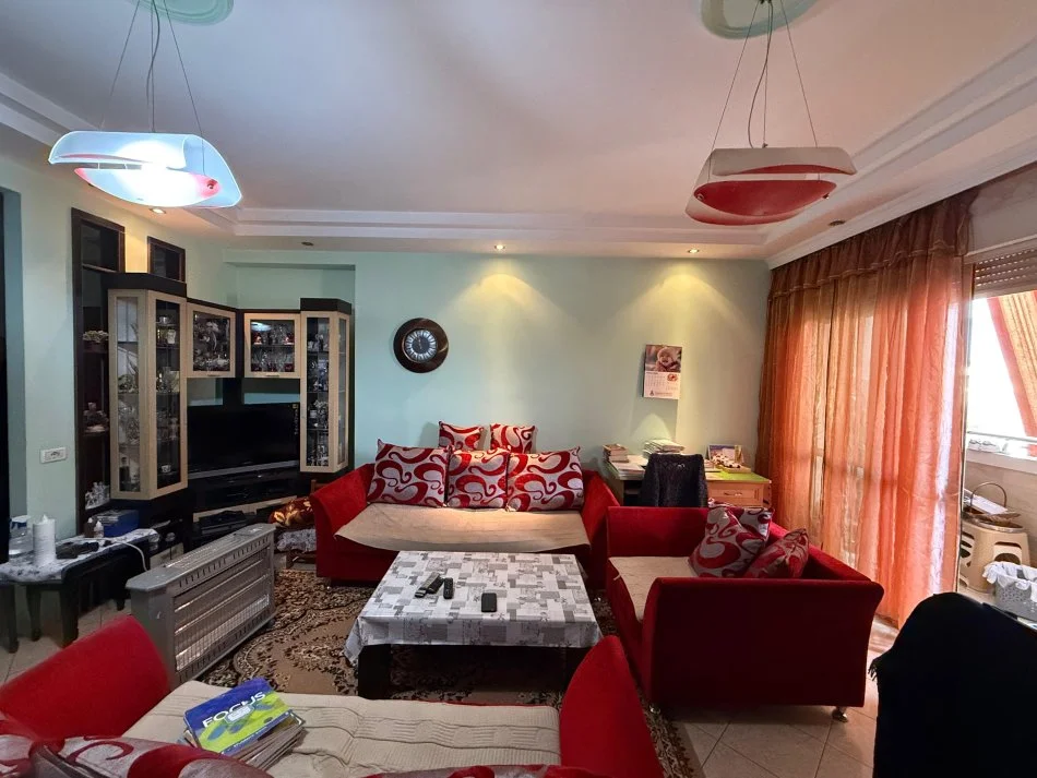 Tirane, shitet apartament 2+1+Ballkon Kati 4, 109 m² 207.000 € (ne Rrugen 4 Deshmoret prane Gjimnaz Partizanit)