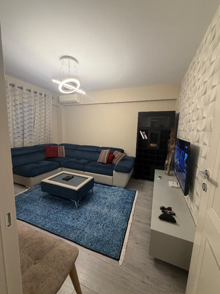 Durres, jepet me qera apartament 2+1+Ballkon Kati 5, 80 m² 600 € (Rruga portit)