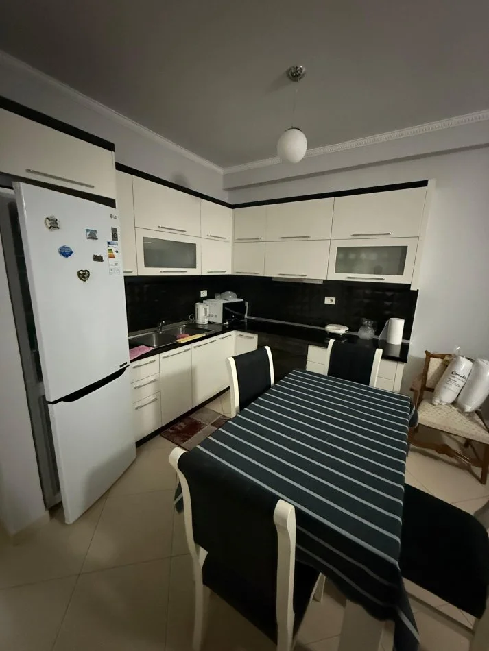 Tirane, jepet me qera apartament 1+1 Kati 4, 70 m² 399 € (Teodor keko)
