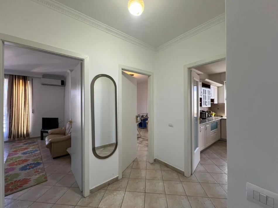 Tirane, jepet me qera apartament 2+1 Kati 10, 140 m² 750 € (Rruga e Barrikadave)