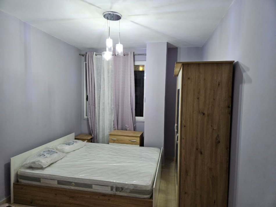 Tirane, jepet me qera apartament 3+1 Kati 6, 120 m² 550 € (Rruga Sokrat Miho)