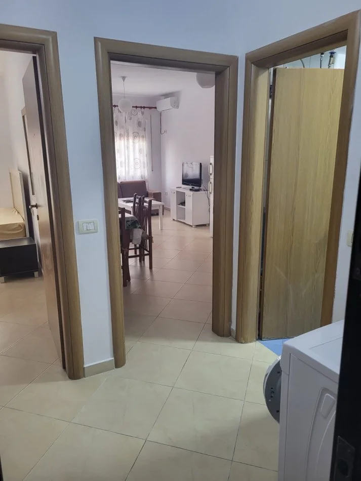 Tirane, jepet me qera apartament 1+1+Ballkon Kati 6, 350 € (Astir)