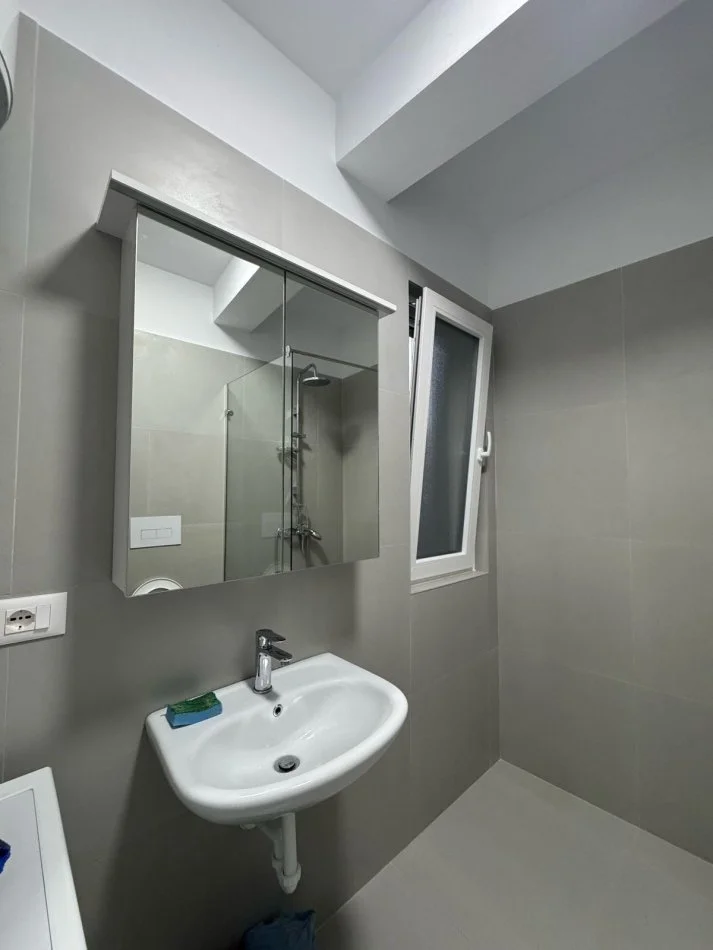 Tirane, jepet me qera apartament 2+1+Aneks+Ballkon Kati 2, 100 m² 750 € (River Side Astir)