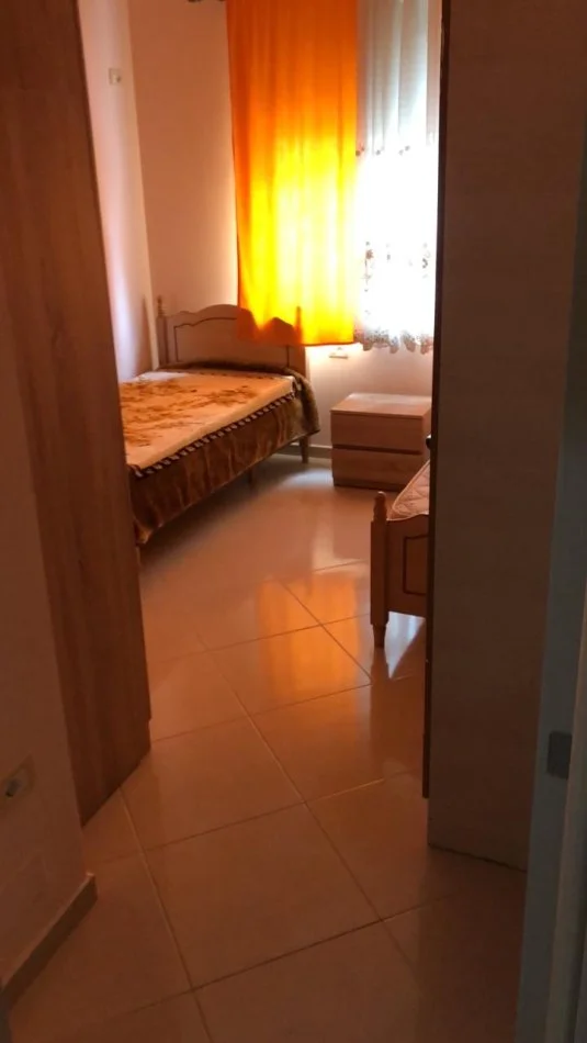 Tirane, jepet me qera apartament 2+1 Kati 2, 104 m² 650 € (Rruga Bilal Golemi)