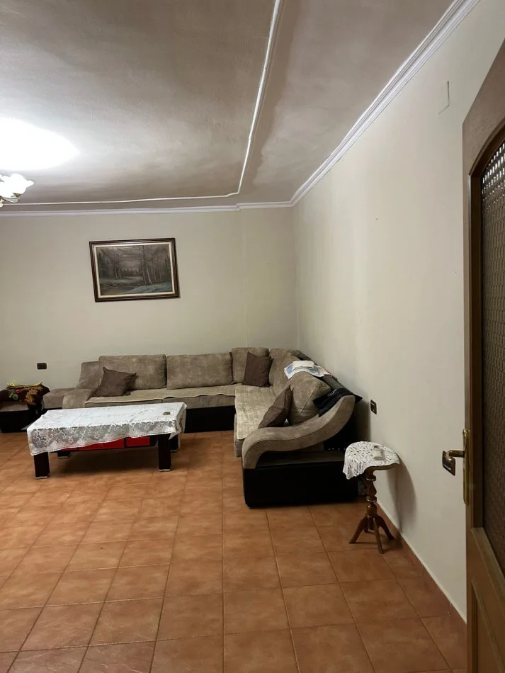 Tirane, jepet me qera apartament 3+1 Kati 2, 1.000 € (don bosko)