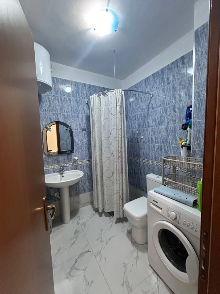 Tirane, jepet me qera apartament 2+1 Kati 6, (Rruga Muhamet Gjollesha)