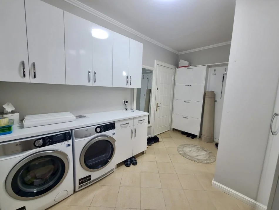 Tirane, shitet apartament 2+1+Aneks+Ballkon Kati 4, 113 m² 260.000 € (Selvia)