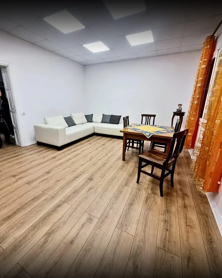 Tirane, jepet me qera apartament 5+1 Kati 1, 294 m² 1.200 € (Xhamllik, ish-profarma)