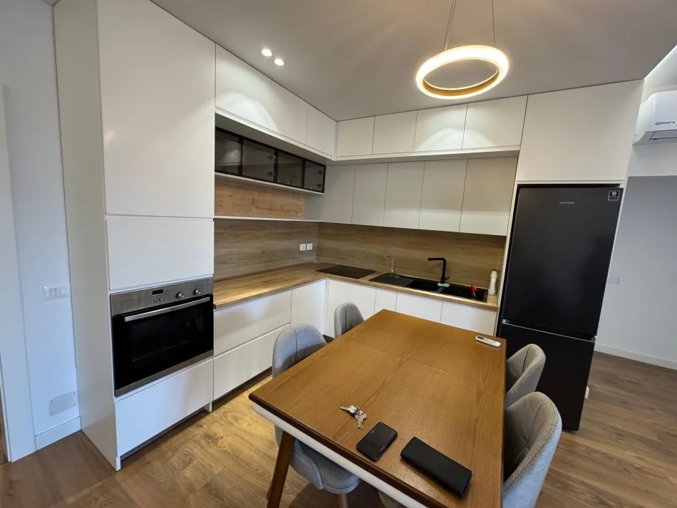 Tirane, jepet me qera apartament 2+1 Kati 4, 100 m² 900 € (Rruga e Elbasanit)