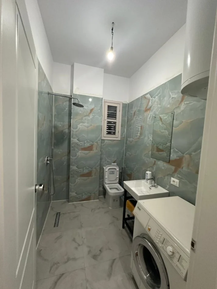 Tirane, jepet me qera apartament 1+1 Kati 2, 300 € 