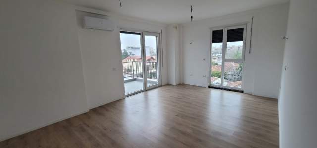 Tirane, jepet me qera apartament 2+1+BLK Kati 2, 95 m² 450 Euro (Rruga Ali Demi)