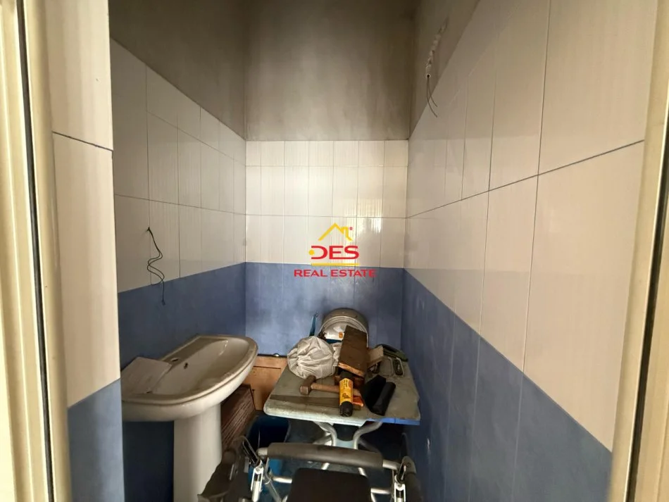 Vlore, shitet dyqan Kati 0, 45 m² 105.000 € (Rruga Aleksandër Moisiu)
