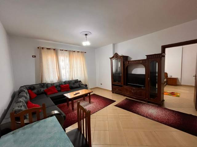 Tirane, jepet me qera apartament 1+1+BLK Kati 5, 60 m² 33.000 Leke (pallatet e Verdha kthesa e Kamzes)