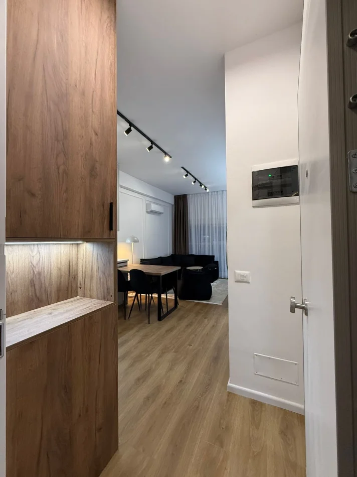 Tirane, jepet me qera apartament 1+1 Kati 5, 500 € 