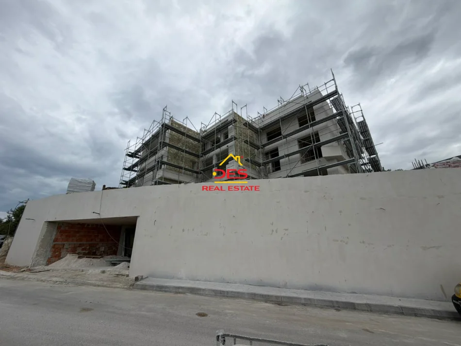 Vlore, shitet apartament , 117 m² (Radhimë)