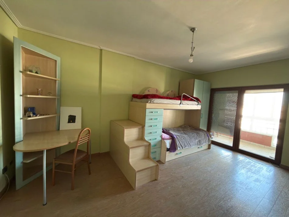 Tirane, jepet me qera apartament 2+1 Kati 9, 125 m² 800 € 