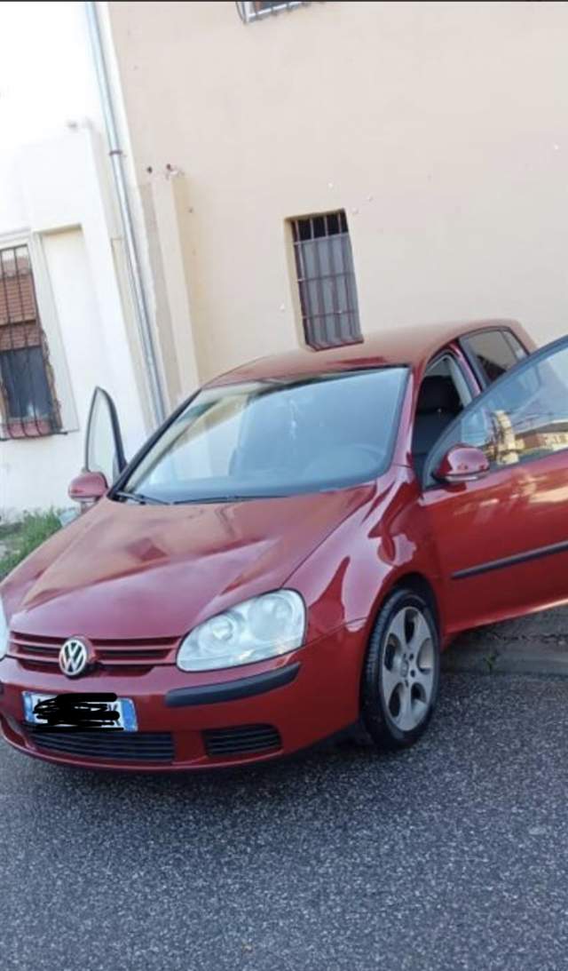 Tirane, shitet makine Volkswagen Golf 5 Viti 2005, 3.300 Euro