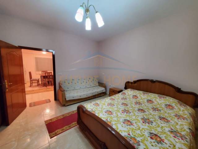 Tirane, jepet me qera apartament Kati 1, 120 m² 350 Euro (Shkolla e Bashkuar)