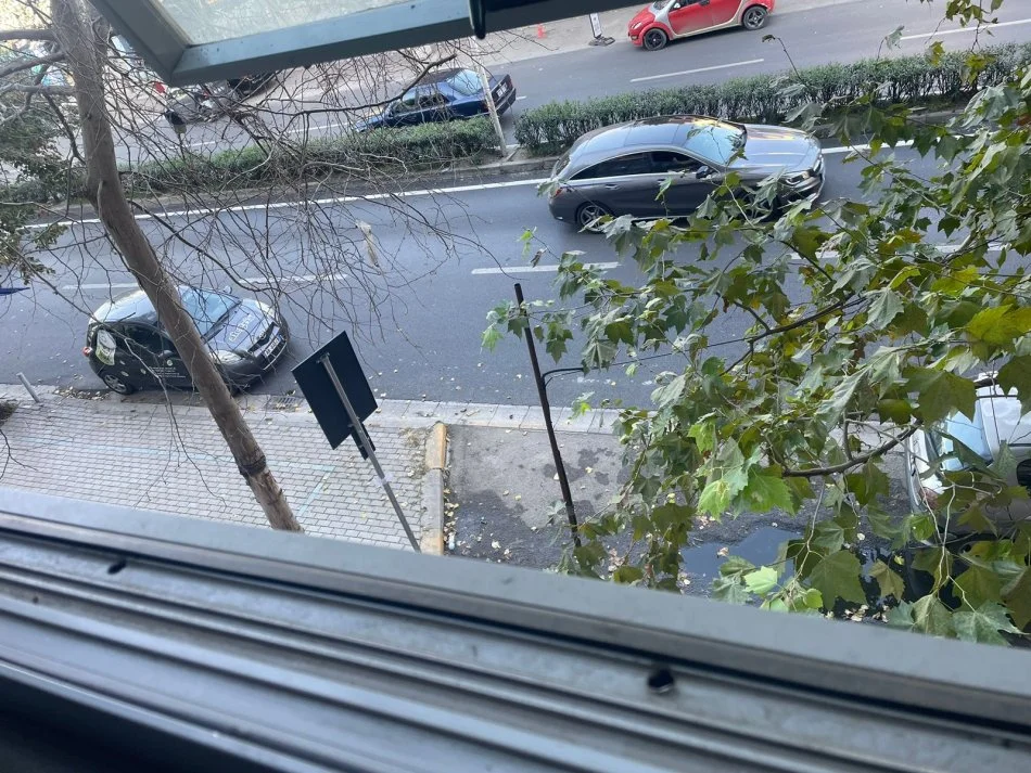 Tirane, jepet me qera ambjent biznesi Kati 2, 700 € 