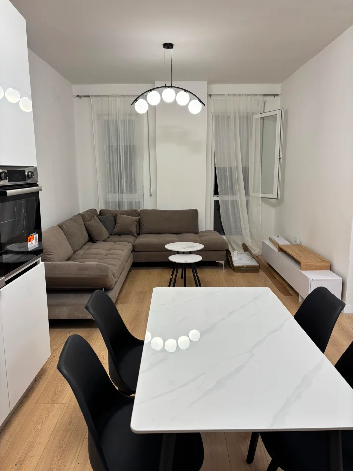 Tirane, jepet me qera apartament 1+1+Ballkon Kati 6, 71 m² 400 € (Apartament 1+1 Per Qera Univers City I Pabanuar Me Pare)