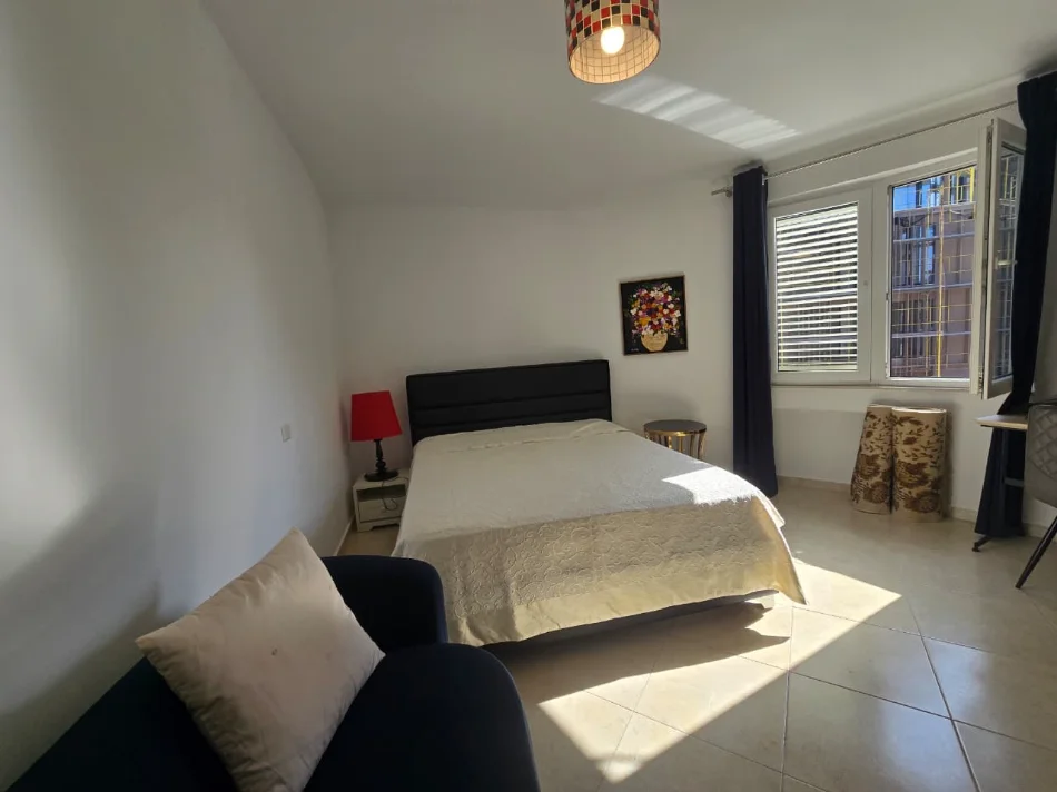 Tirane, jepet me qera 3+1 Kati 7, 150 m² 1.300 € (Selvia)