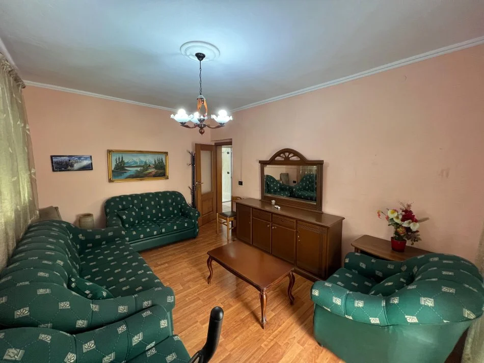 Tirane, jepet me qera apartament 2+1 Kati 5, 80 m² 500 € (Mine peza)