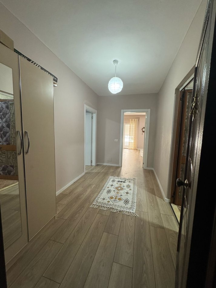 Tirane, jepet me qera apartament 2+1 Kati 4, 100 m² 400 € 