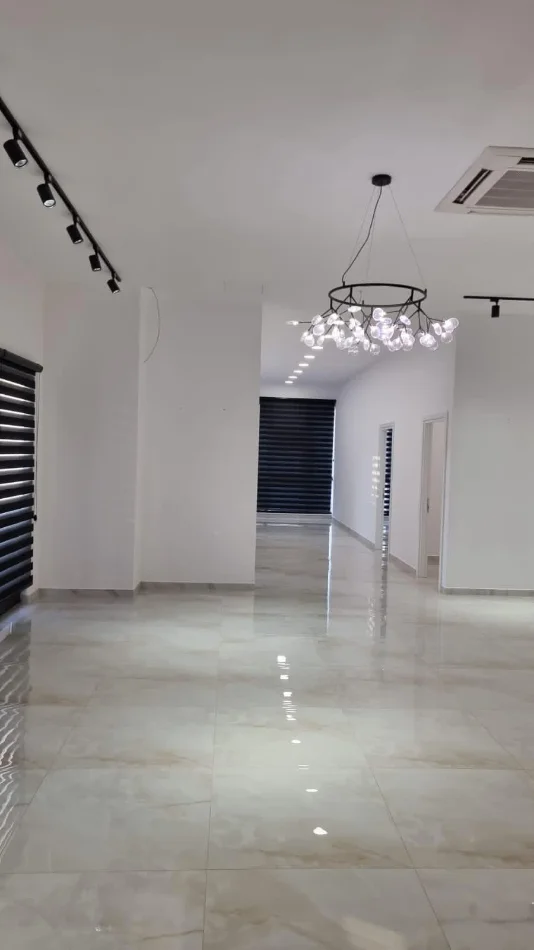 Tirane, jepet me qera zyre , 227 m² 3.200 € (Kompleksi Arlis Farmacia 10)