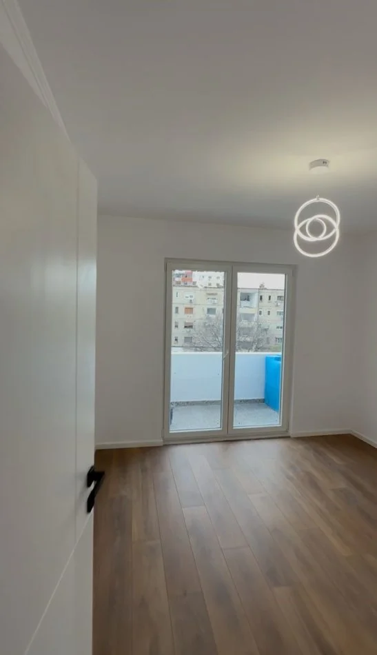 Tirane, shitet apartament 1+1 Kati 4, 50 m² 10.800.000 Leke (Ali Demi)
