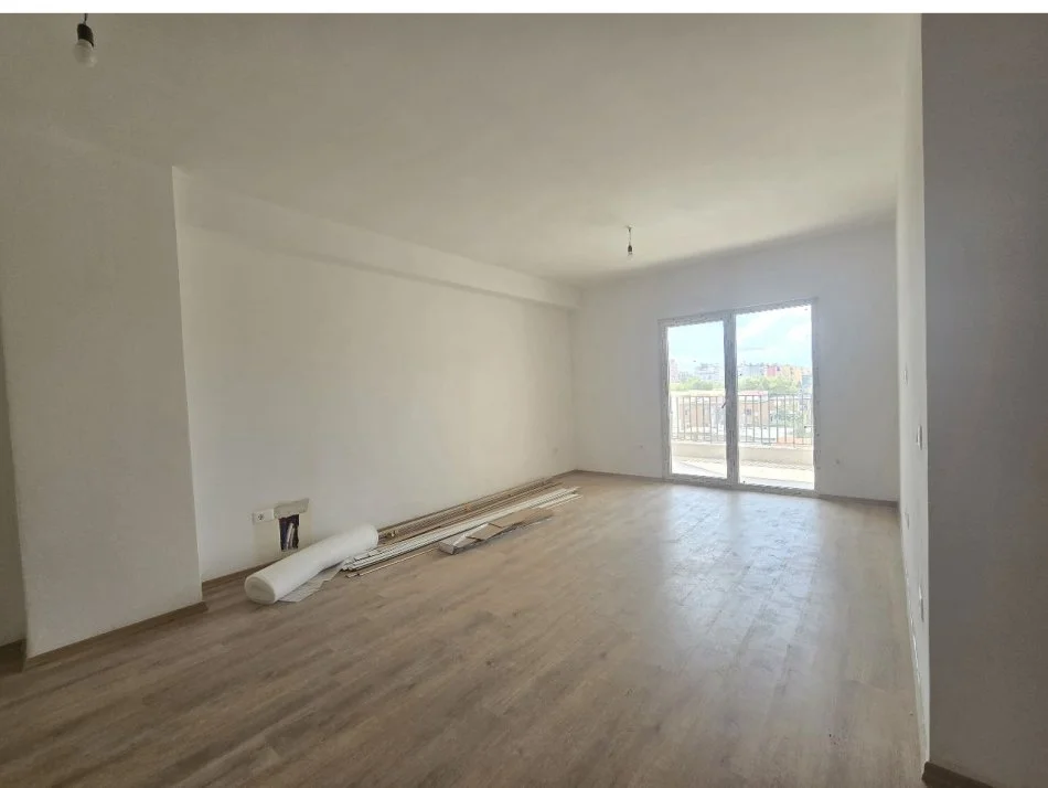 Tirane, shitet apartament 2+1+Ballkon Kati 3, 117 m² 187.040 € (Rruga Dritan Hoxha)