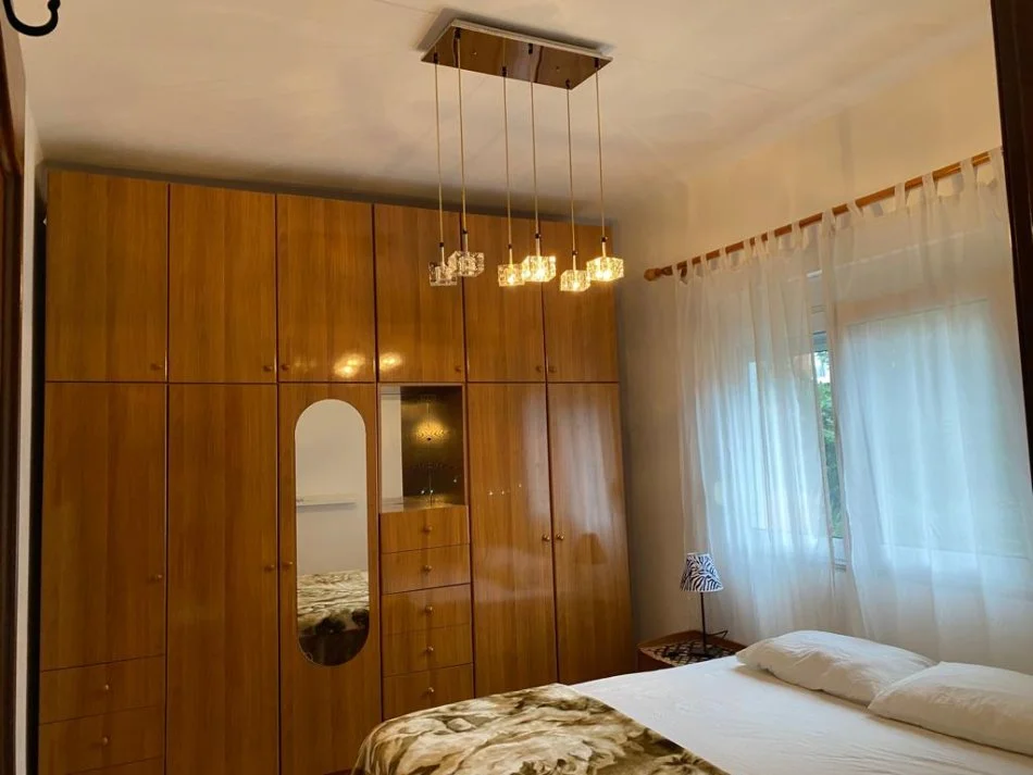 Tirane, jepet me qera apartament+verande | Penthouse Dublex Kati 1, 1.000 € (rruga Artan Lenja)