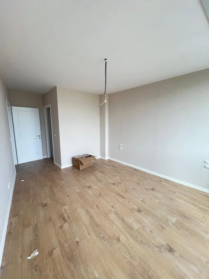 Tirane, jepet me qera apartament 2+1 Kati 3, 131 m² 2.000 € (Lake View)