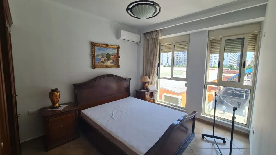 Tirane, jepet me qera apartament 2+1+Ballkon Kati 2, 100 m² 700 € (Kompleksi Delijorgji)