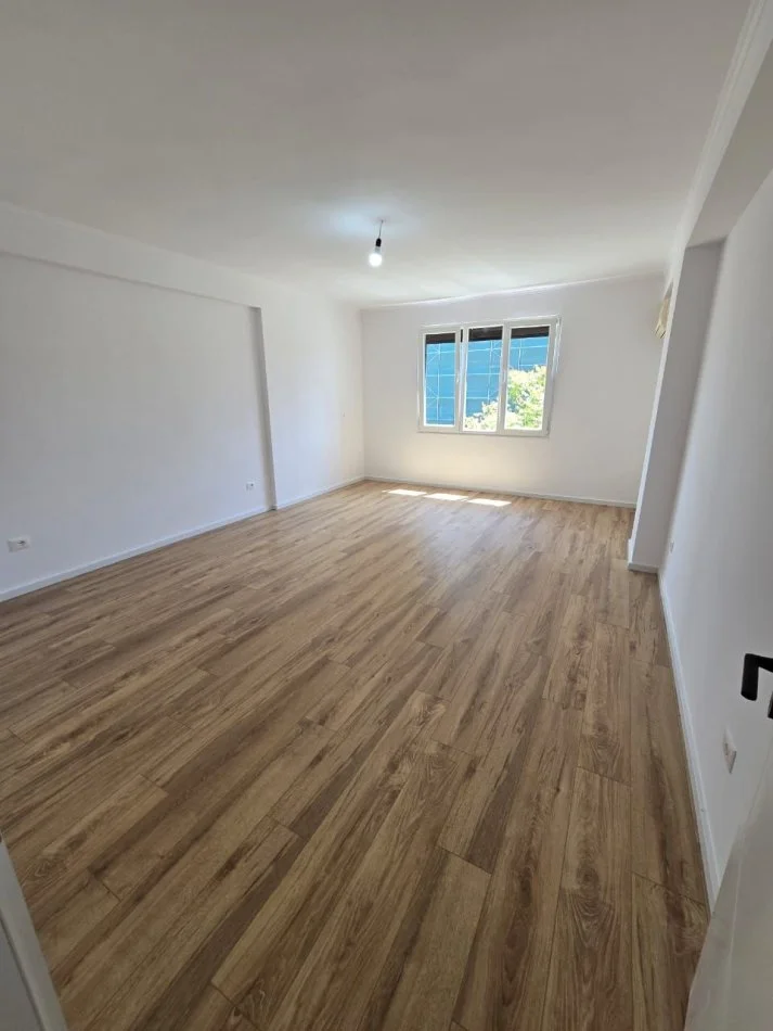 Tirane, shitet apartament 1+1, Kati 4, 71 m2 120,000 € (pazari i ri)
