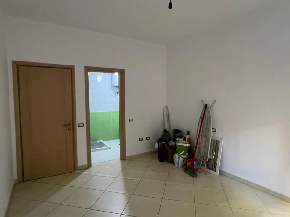 Tirane, jepet me qera apartament 3+1 Kati 2, 120 m² 600 € (Kopshti Zoologjik)