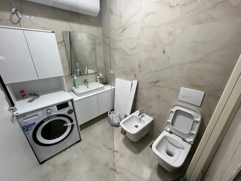 Tirane, jepet me qera apartament 2+1+Ballkon Kati 4, 120 m² 700 € (Asim vokshi)