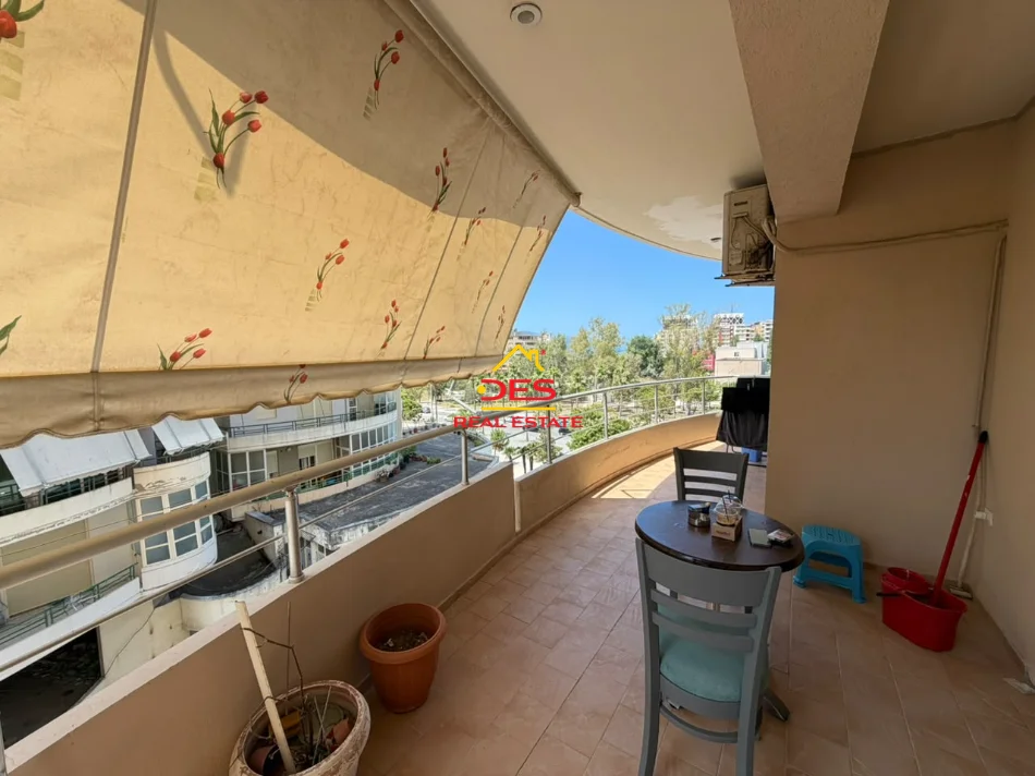 Vlore, jepet me qera apartament 2+1+Ballkon Kati 5, 110 m² 500 € (Bulevardi Vlorë Skelë)
