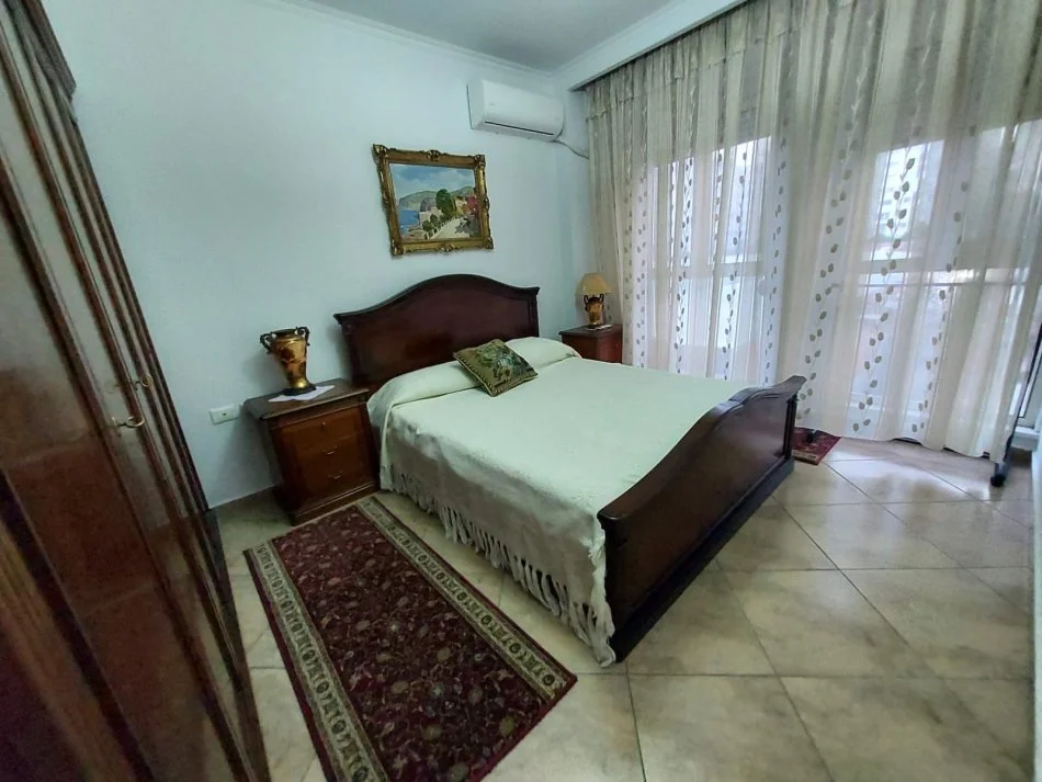 Tirane, jepet me qera 2+1 Kati 2, 90 m² 750 € (Kompleksi Delijorgji)