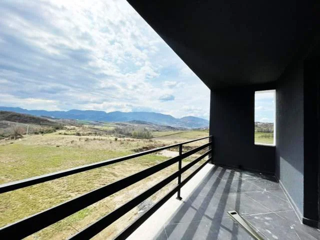 Tirane, shes Vile 2 Katshe Kati 0, 498 m² 800.000 Euro (NË DAIAS, NË PERIFERI TË TIRANES)