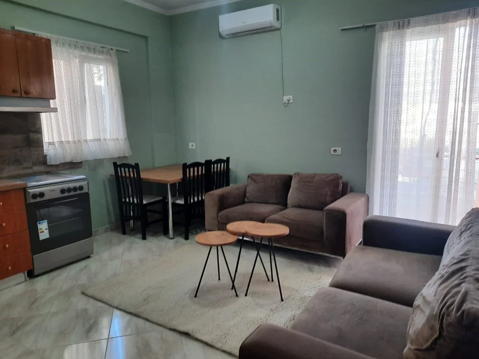 Tirane, jepet me qera shtepi 2+1+Ballkon Kati 2, 110 m² 340 € (Porcelan)