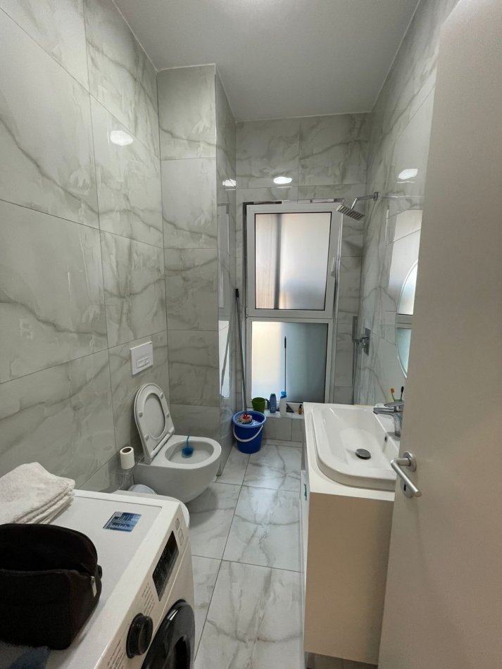 Tirane, jepet me qera apartament 1+1 Kati 4, 60 m² 500 € 