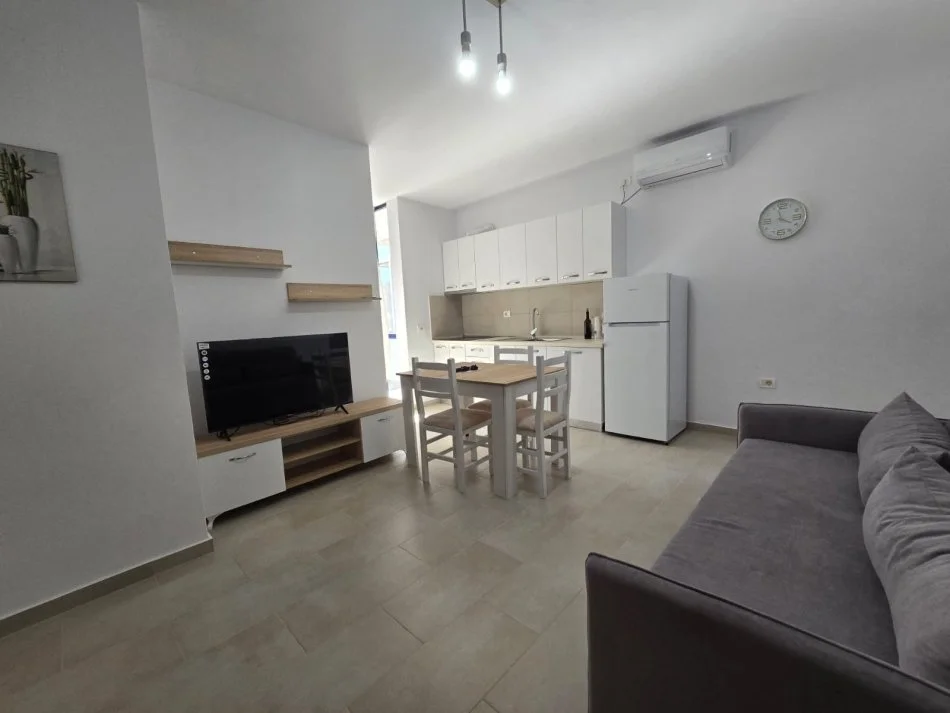 Tirane, jepet me qera apartament 1+1+Ballkon , 55 m² 550 € (Credins perballe Delijorgjit)